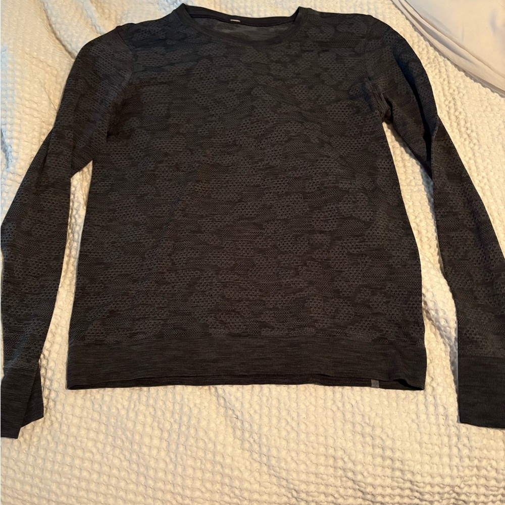 Lululemon Breeze Camo top